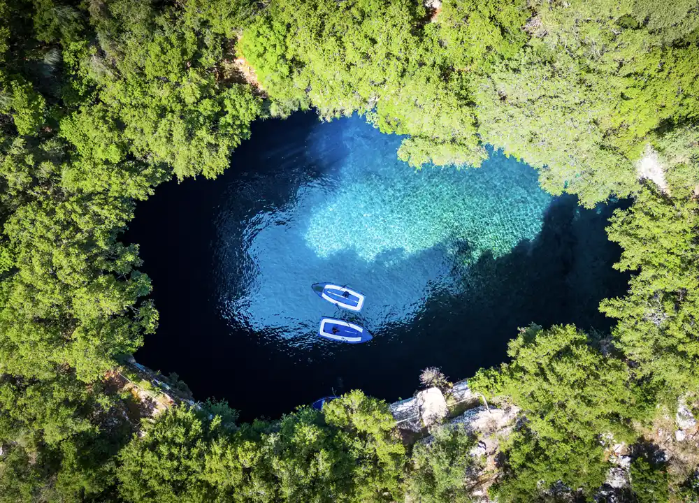 Meer in de Melissani-grot